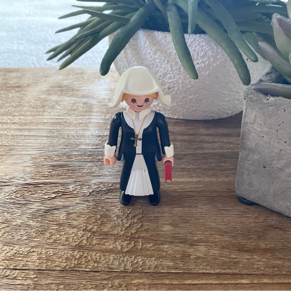 PLAYMOBIL Figures 5538 - Nun - Picture 1 of 6